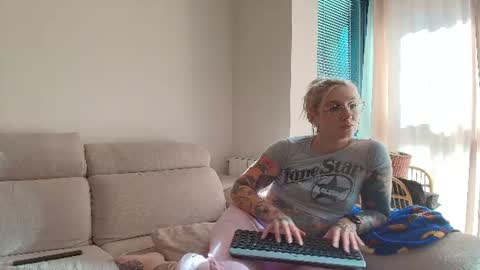 Snapshot of tattoobbgirl chatting on 06.12.26 tattoobbgirl online show from 06.12.26