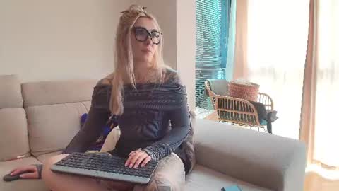 Snapshot of tattoobbgirl chatting on 06.16.26 tattoobbgirl online show from 06.16.26