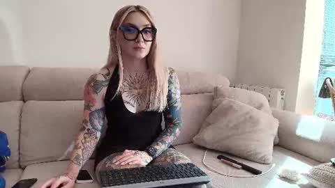 Snapshot of tattoobbgirl chatting on 06.27.26 tattoobbgirl online show from 06.27.26