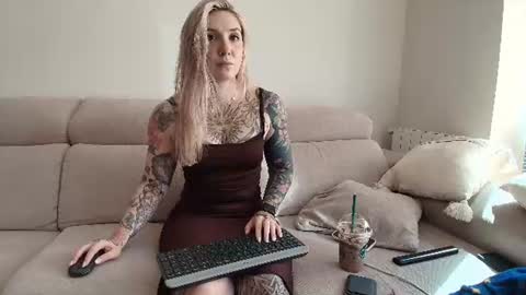 Snapshot of tattoobbgirl chatting on 07.01.26 tattoobbgirl online show from 07.01.26