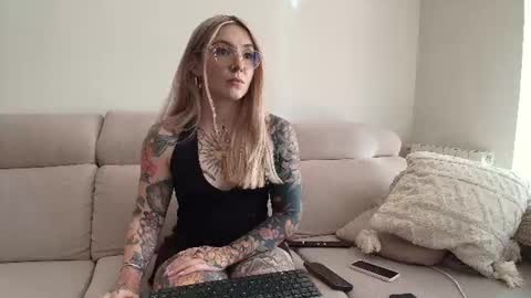 Snapshot of tattoobbgirl chatting on 07.04.26 tattoobbgirl online show from 07.04.26