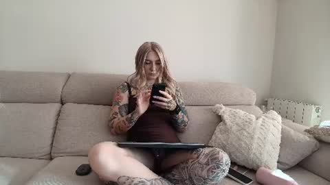 Snapshot of tattoobbgirl chatting on 07.08.26 tattoobbgirl online show from 07.08.26