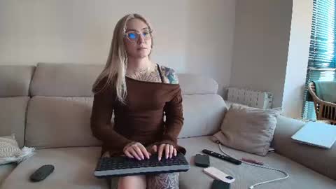 Snapshot of tattoobbgirl chatting on 07.17.26 tattoobbgirl online show from 07.17.26
