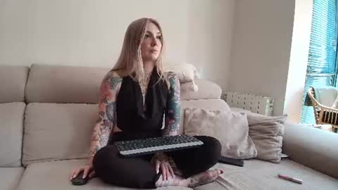 Snapshot of tattoobbgirl chatting on 07.18.26 tattoobbgirl online show from 07.18.26
