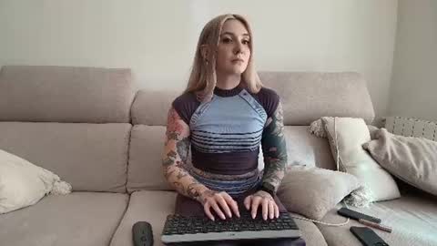 Snapshot of tattoobbgirl chatting on 07.27.26 tattoobbgirl online show from 07.27.26