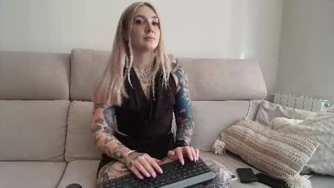 Snapshot of tattoobbgirl chatting on 07.28.26 tattoobbgirl online show from 07.28.26