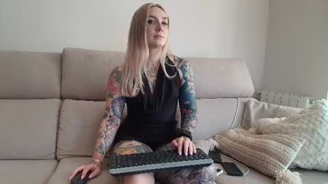 Snapshot of tattoobbgirl chatting on 07.28.26 tattoobbgirl online show from 07.28.26