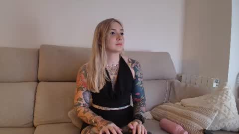 Snapshot of tattoobbgirl chatting on 07.28.26 tattoobbgirl online show from 07.28.26