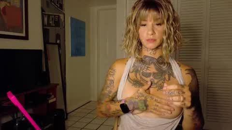 Snapshot of tattooed_natalia chatting on 11.02.25 Natalia 3 online show from 11.02.25