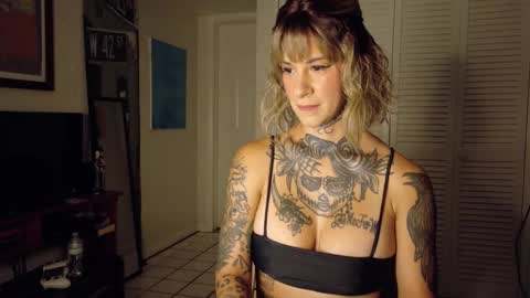 Snapshot of tattooed_natalia chatting on 11.11.25 Natalia 3 online show from 11.11.25