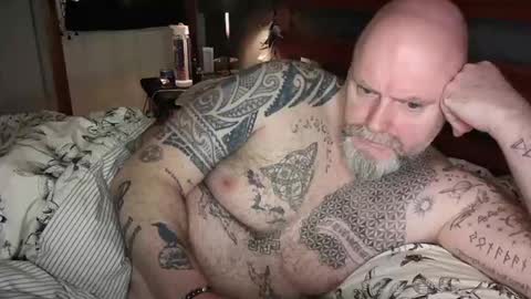 Snapshot of tattooeddilf01 chatting on 01.08.25 Tattooeddilf 01 online show from 01.08.25