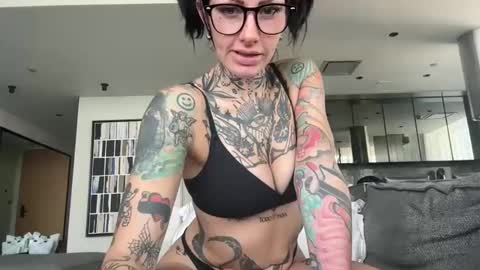 Snapshot of tattooedlucy_ chatting on 12.15.25 tattooedlucy_ online show from 12.15.25