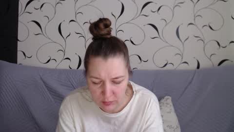 Snapshot of taxxxu chatting on 02.19.26 Diana online show from 02.19.26