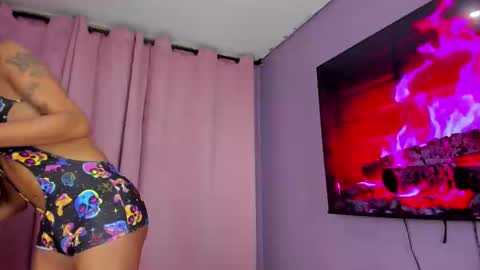 Snapshot of taybunny18 chatting on 02.13.25   online show from 02.13.25