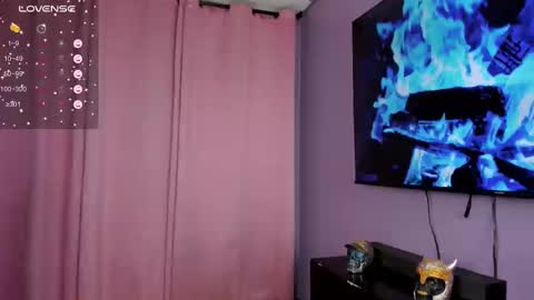 Snapshot of taybunny18 chatting on 02.27.25   online show from 02.27.25