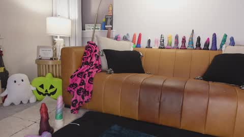 Taylor --  online show from 10.09.25