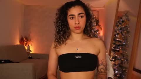 Snapshot of taylormich1 chatting on 12.17.25 taylormichell online show from 12.17.25