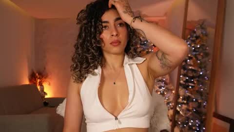 Snapshot of taylormich1 chatting on 12.19.25 taylormichell online show from 12.19.25