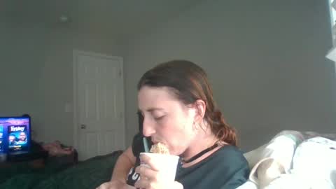 Snapshot of taylorslay chatting on 06.19.26 taylorslay online show from 06.19.26