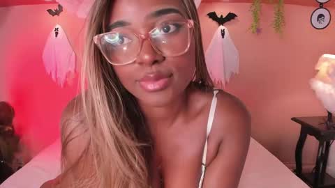 Snapshot of taylorviidal chatting on 10.04.25 taylor online show from 10.04.25