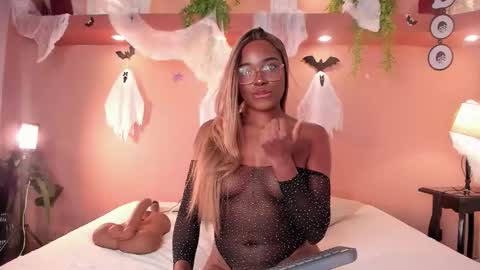 Snapshot of taylorviidal chatting on 10.18.25 taylor online show from 10.18.25