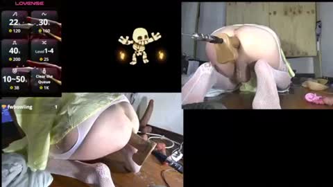 Snapshot of taylotmathews chatting on 11.30.25 taylotmathews online show from 11.30.25