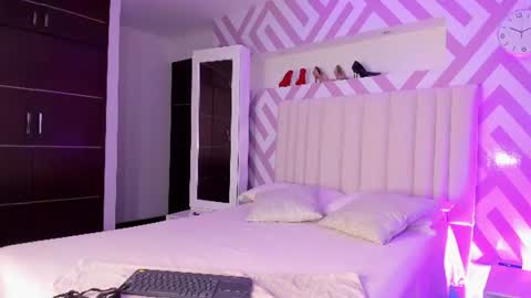 Snapshot of tayrasiny chatting on 06.18.26 Tayra horny for you online show from 06.18.26