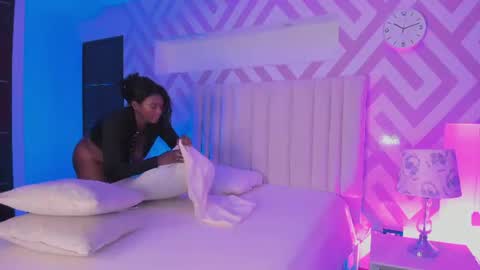 Snapshot of tayrasiny chatting on 07.15.26 Tayra horny for you online show from 07.15.26