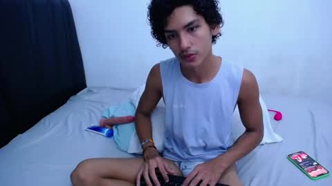 Snapshot of tayronx33 chatting on 03.03.25 Tayron online show from 03.03.25