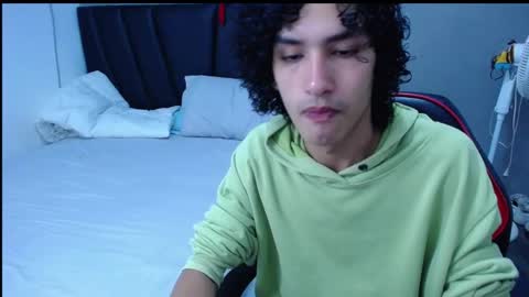 Snapshot of tayronx33 chatting on 10.18.25 Tayron online show from 10.18.25