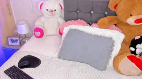  TAYSSA  ONLINE FROM 0630 PM - 1130 PM COLOMBIAN HOUR online show from 06.18.26