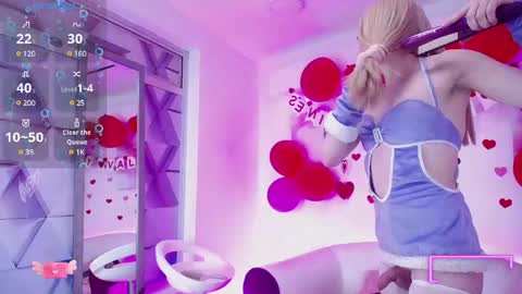 Snapshot of tayzon_foxxx chatting on 02.18.25 Sofia online show from 02.18.25