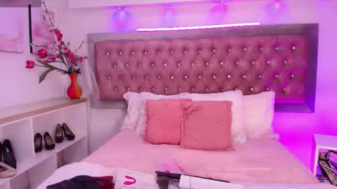 Snapshot of tayzon_foxxx chatting on 09.20.25 Sofia online show from 09.20.25