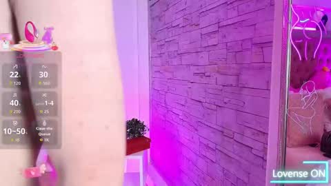 Snapshot of tayzon_foxxx chatting on 10.28.25 Sofia online show from 10.28.25