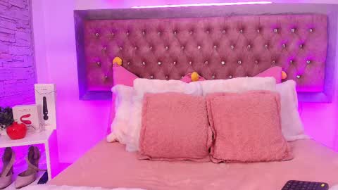 Snapshot of tayzon_foxxx chatting on 11.04.25 Sofia online show from 11.04.25