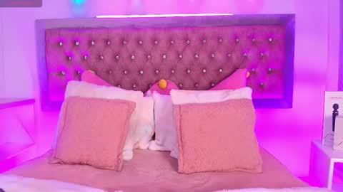 Snapshot of tayzon_foxxx chatting on 11.05.25 Sofia online show from 11.05.25