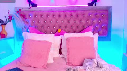 Snapshot of tayzon_foxxx chatting on 11.07.25 Sofia online show from 11.07.25