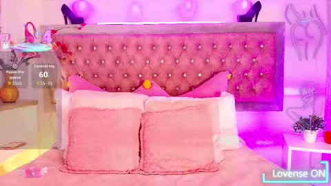 Snapshot of tayzon_foxxx chatting on 11.10.25 Sofia online show from 11.10.25