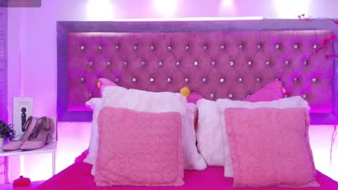 Snapshot of tayzon_foxxx chatting on 11.21.25 Sofia online show from 11.21.25