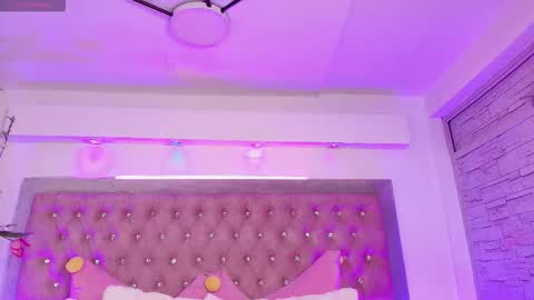 Snapshot of tayzon_foxxx chatting on 11.26.25 Sofia online show from 11.26.25