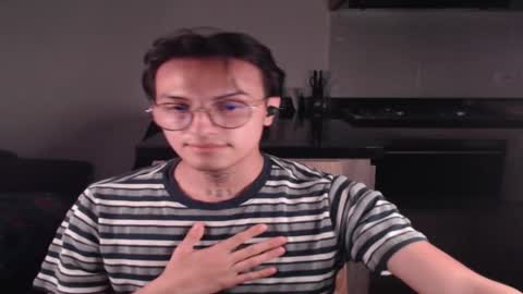 Teo independent model online show from 02.13.25