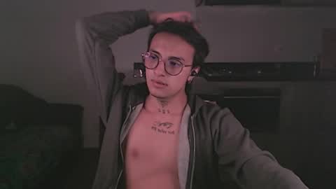 Teo independent model online show from 02.14.25