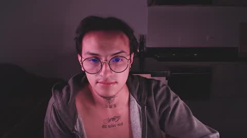 Teo independent model online show from 02.28.25