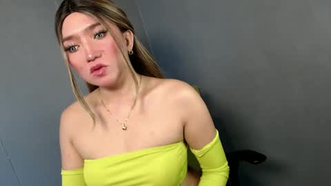 Snapshot of te_amo28 chatting on 01.04.25 ellaine online show from 01.04.25