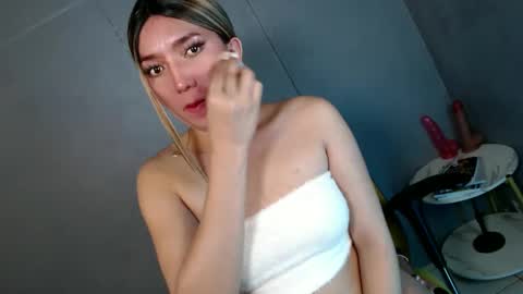 Snapshot of te_amo28 chatting on 02.03.25 ellaine online show from 02.03.25