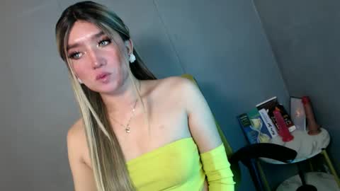 Snapshot of te_amo28 chatting on 02.09.25 ellaine online show from 02.09.25