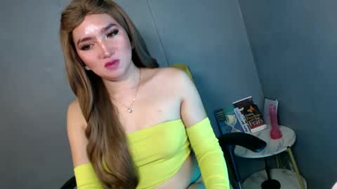 Snapshot of te_amo28 chatting on 02.14.25 ellaine online show from 02.14.25