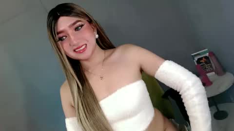 Snapshot of te_amo28 chatting on 03.10.25 ellaine online show from 03.10.25