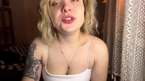 Snapshot of tease_me_now_2025 chatting on 11.16.25 Mia online show from 11.16.25