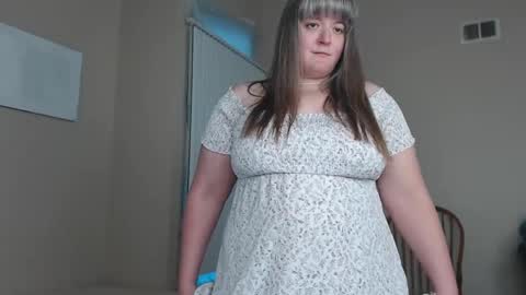 teases online show from 01.05.25